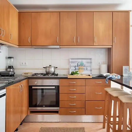 Altido Exceptional 3-Bed Beach Home W/ Terrace Apartamento